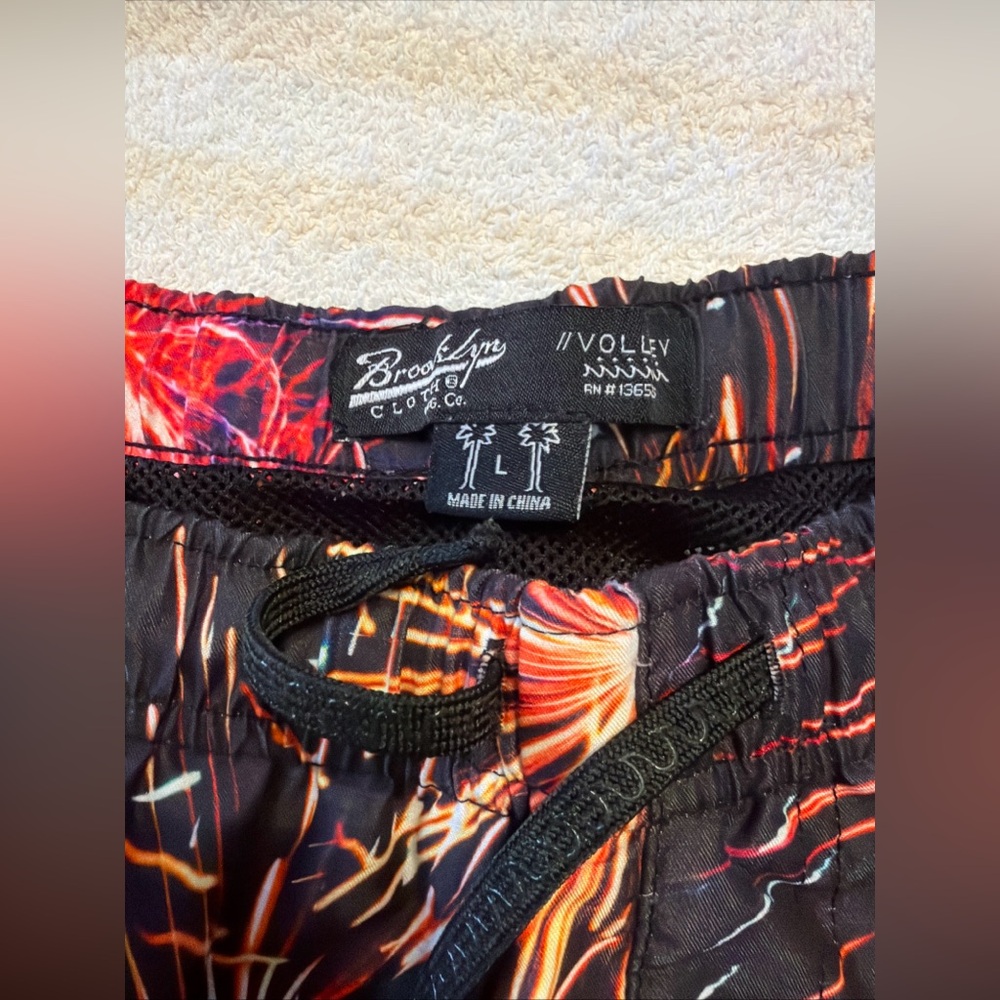 Brooklyn Cloth Co Men’s Size L Black With Fireworks Bathing Suit - Picture 3 of 3